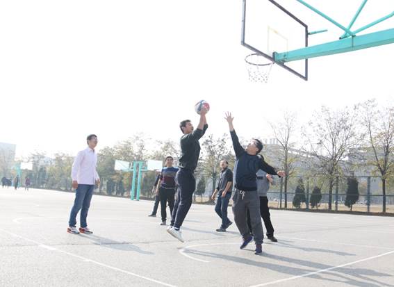 说明: E:\work\宣传部\宣传工作\Photos\2018\201811\2018110991猫先生
召开教职工趣味运动竞赛\xcb\IMG_7170.JPG